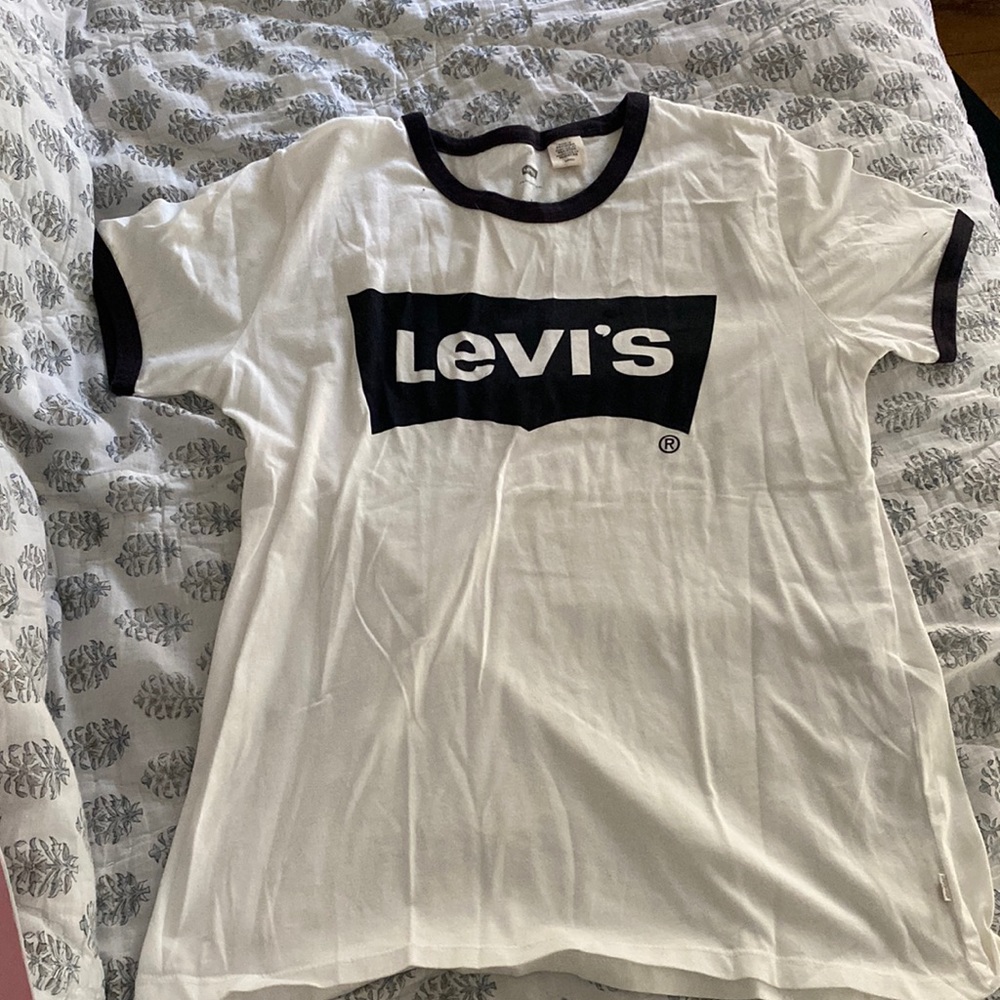 Levi’s tee